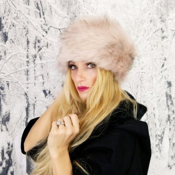 MODA ME COUTURE. Accessories - Blush Pink RUSSIAN FAUX FUR HAT